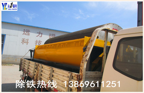 永磁筒式磁選機(jī)的磁包角角度多少合適,其實(shí)對(duì)于這個(gè)永磁筒式磁選機(jī)磁包角的問(wèn)題,各個(gè)廠家的都不一樣,一般為45度左右,下面我們就詳細(xì)介紹下與磁包角相關(guān)的問(wèn)題. 1.永磁筒式磁選機(jī)磁包角的磁系 1.1磁選機(jī)分離器工作區(qū)域的磁通密度的絕對(duì)值應(yīng)盡可能高; 1.2磁力的徑向分量盡可能大,切向分量盡可能地減小; 1.3確保磁場(chǎng)有足夠的深度作用; 1.4在上述條件下,多極可以改善濃縮物的磁系.