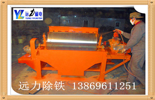 濕式磁選機被越來越多的選礦廠家購買,說明我們的濕式磁選法已經受到了越來越多的人歡迎和使用,這也就進一步證明了濕式磁選設備的配件的銷售,越來越多的人詢問關于其配件的價格,下面我們就來具體說說. 在濕式磁選機內部中,主要的配件包括了磁筒.磁系.磁塊.擋板.進料口和排料口等組成,各個配件的價錢是不一樣的,比如像我們給您提供的磁塊,每個又不一樣,如果您需要更換磁塊,最好可以請我們工作人員上門去查看詳細,看看您的設備是否需要更換,要更換幾個等,具體的價格就會出來,然后我們再好商量.我們廠家為您提供的濕式磁選機配件的價格在同行業中是比較實惠的.