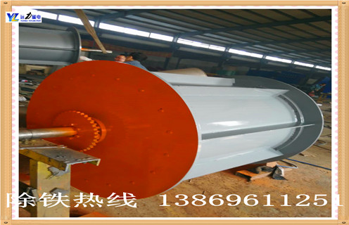 全磁 遠力磁電生產的全磁滾筒通常安裝在輸送帶端頭上,使用環境更適用于大批量的礦石,谷物,沙子,砂礫,塑料,木材,碎玻璃,廢料等干性物料中的跟大含量的鐵屑,鐵片,鐵塊或者其他鐵磁性物料自動分離。