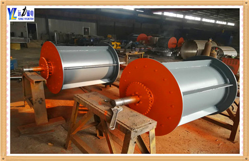 供應選礦實驗型磁選機 磁鐵鋼渣磁選機干式磁選機,資源充分節約利用是可持續發展的理念,也是節省費用創造利益的好方法.廢渣鋼渣等物料中有很大的利用價值,可以給客戶帶來經濟效益和利用價值.如果想要提純除雜,首選就是鋼渣磁選機. 遠力磁電生產的供應選礦實驗型磁選機 磁鐵鋼渣磁選機干式磁選機設備具有構造合理,操作簡略,修理便利,適用性強,是錳礦石選礦設備地域抱負的磁選鐵砂設備.主機架底選用固接的船形機架底座,使設備在活動工作中滑動非常便利快捷,減少了設備移動的阻力.操作安穩.處理量大.磁場強度高,磁力耐久,分選效果好.精礦檔次高.遠力磁電磁選機是業內的可靠品牌,質量和服務都是經得起考驗的.