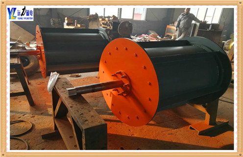 1.廢鋼磁選機-鋼渣磁選機的概述 專門設計用于廢鋼、鋼渣選鐵、廢舊金屬選鐵,直接還原鐵廠選鐵,鑄造車間選鐵等各種冶金渣選鐵。 2.廢鋼磁選機-鋼渣磁選機的技術特點 2.1.采用上吸式安裝方式,吸起大塊鐵件